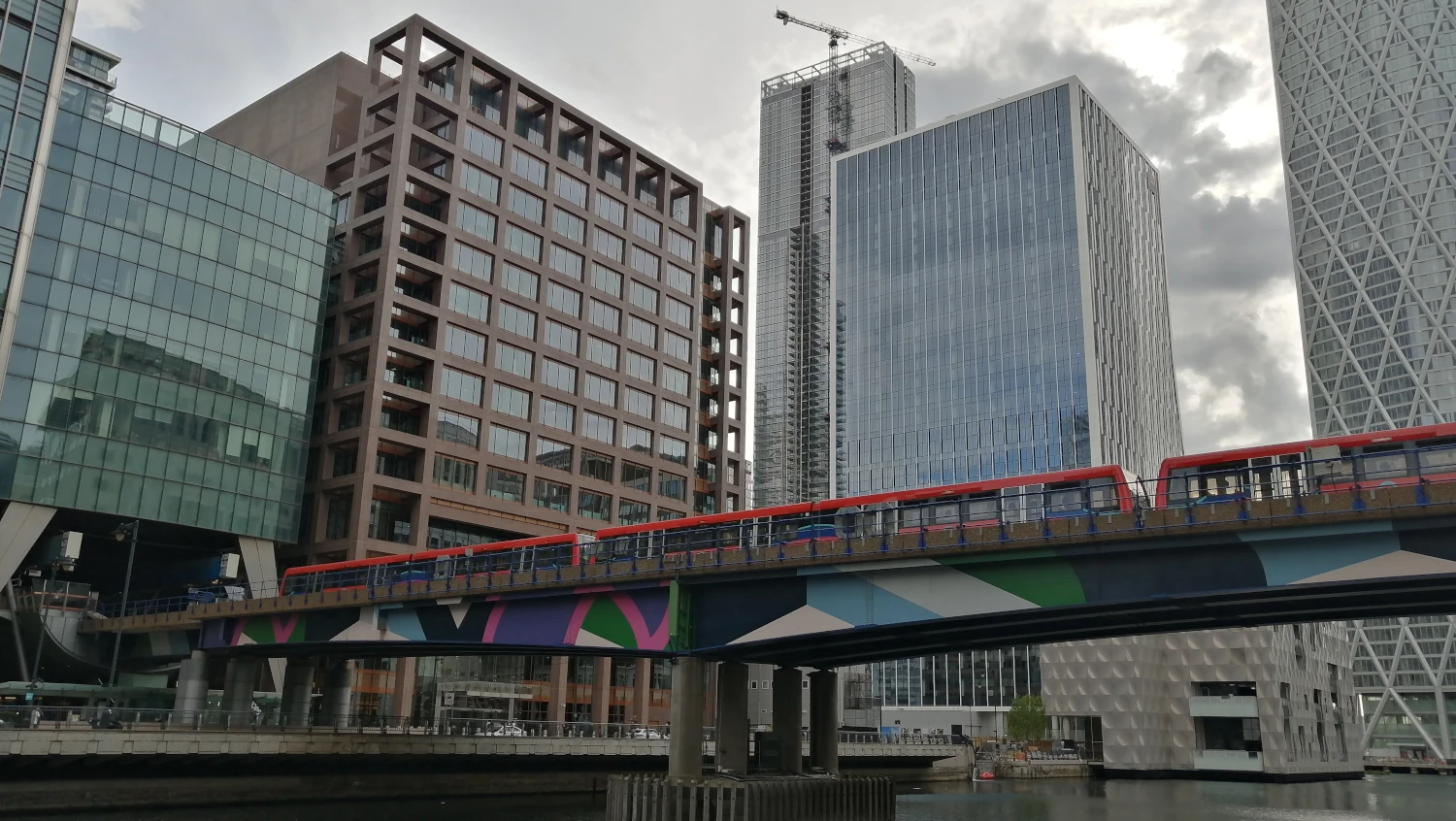DLR - nadzemka v Canary Wharf